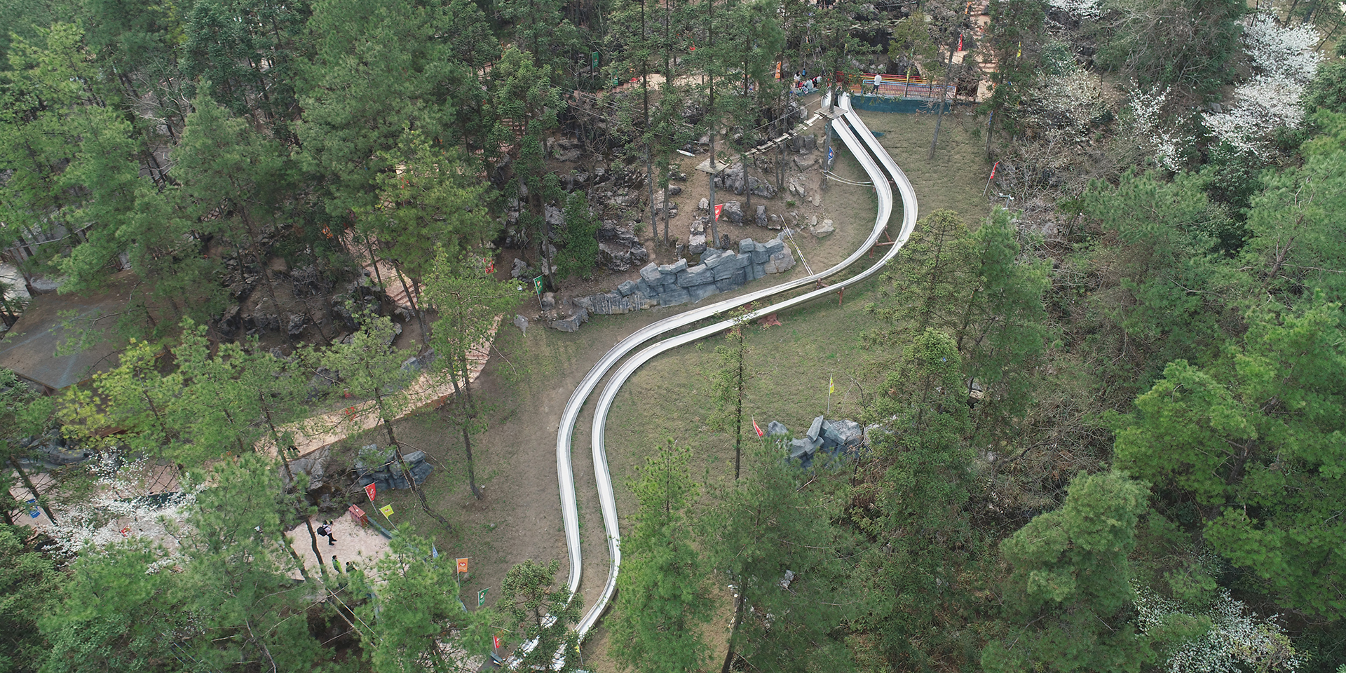 -浙江鵬鳴游樂設備有限公司