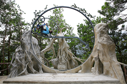 旋轉自行車-浙江鵬鳴游樂設備有限公司